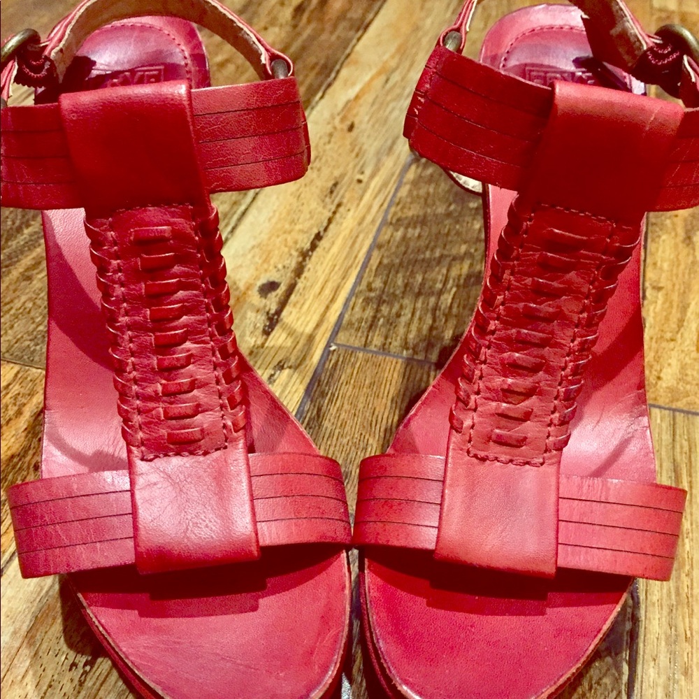 Frye Braylin artisanal T strap sandal in Red